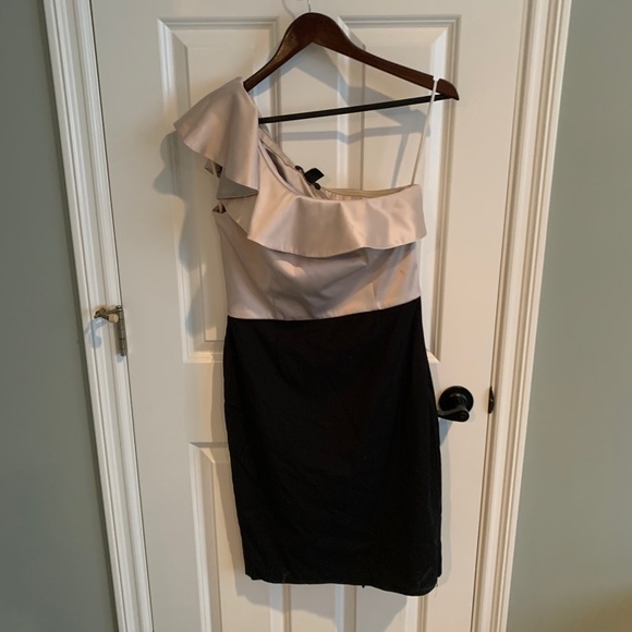 Gorgeous One Shoulder Dress - Picture 2 of 4